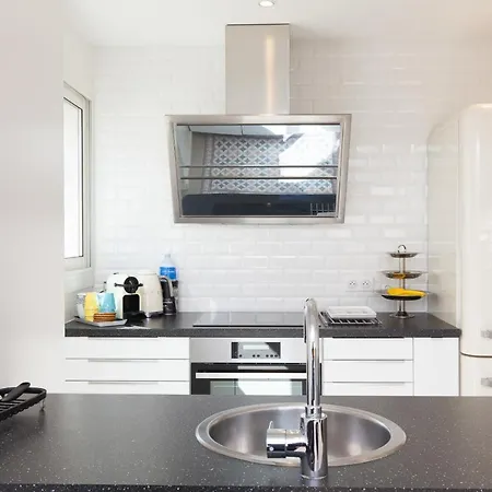 Apartmán ❤ 3 Minutes From The Beaches ✌ Terrace & Parking, Palm Beach